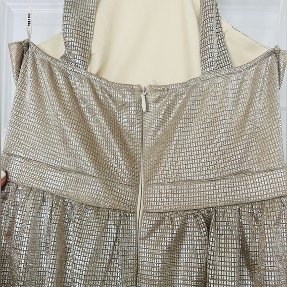 Beautiful gold maxi dress size medium - Picture 8 of 10